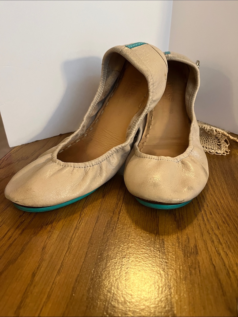 Tieks Cream Ballet Flats with Teal Sole Accent Size 10